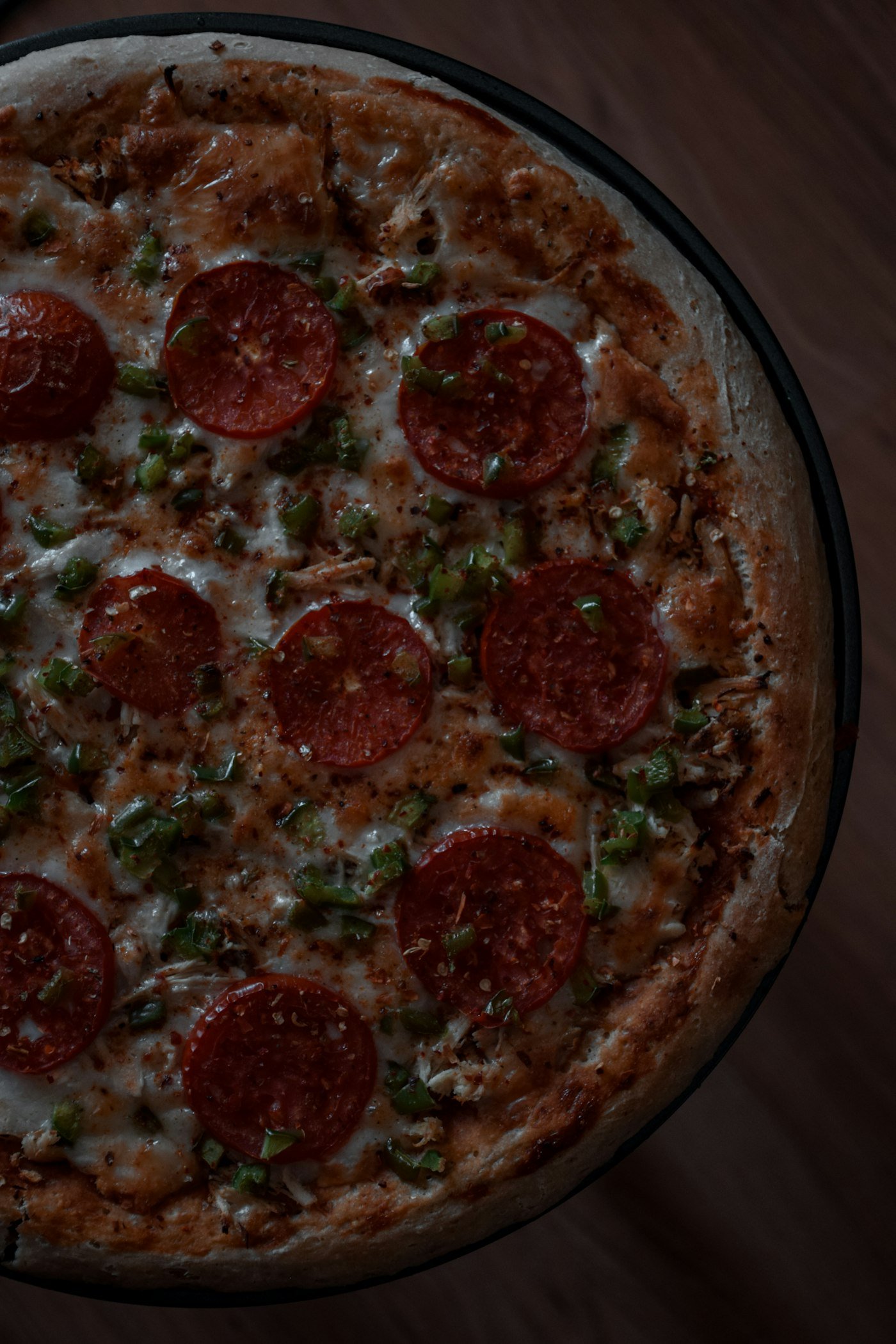 Pizza au chorizo en gros plan
