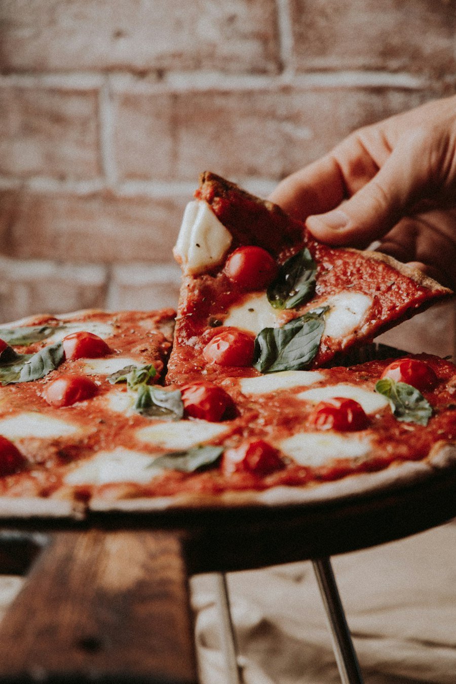 Pizza tranchée, fromage filant