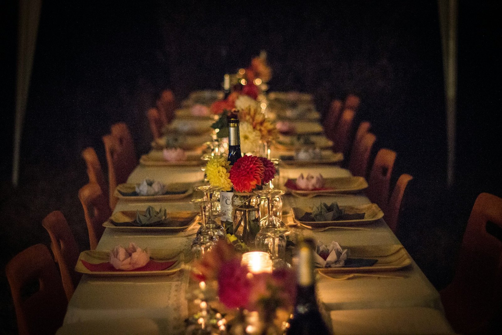 Grande tablée dressée pour une fête