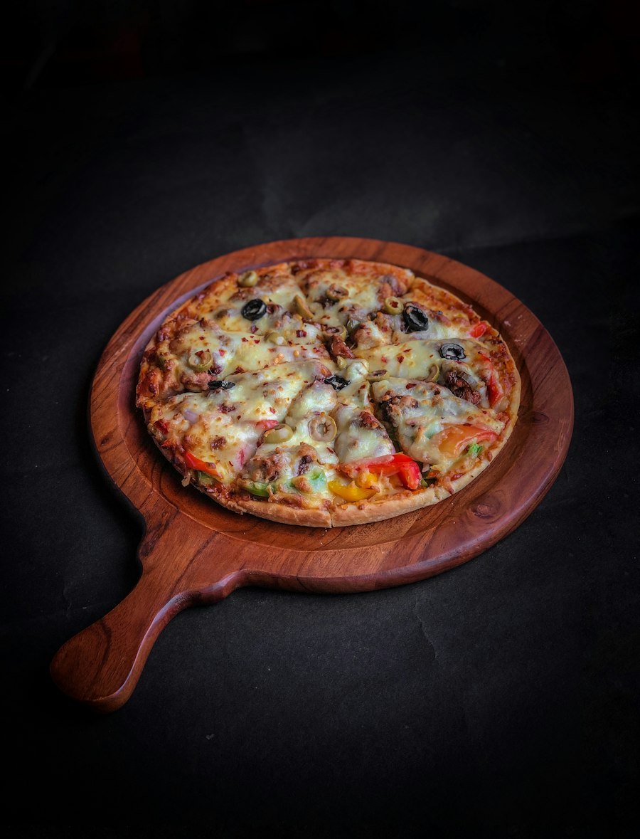 Pizza à la crème, fromage fondu et jambon